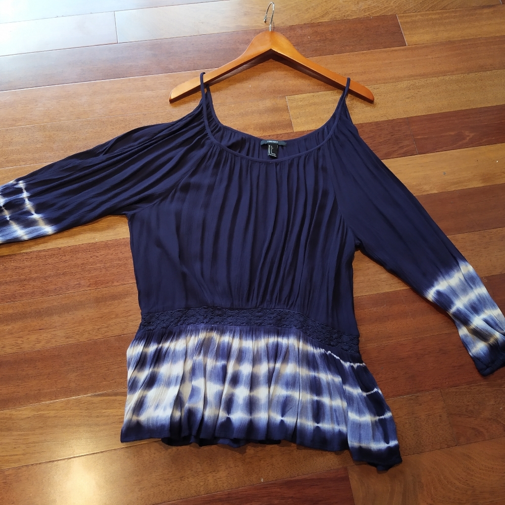 NWOT Forever 21 cold shoulder top L
